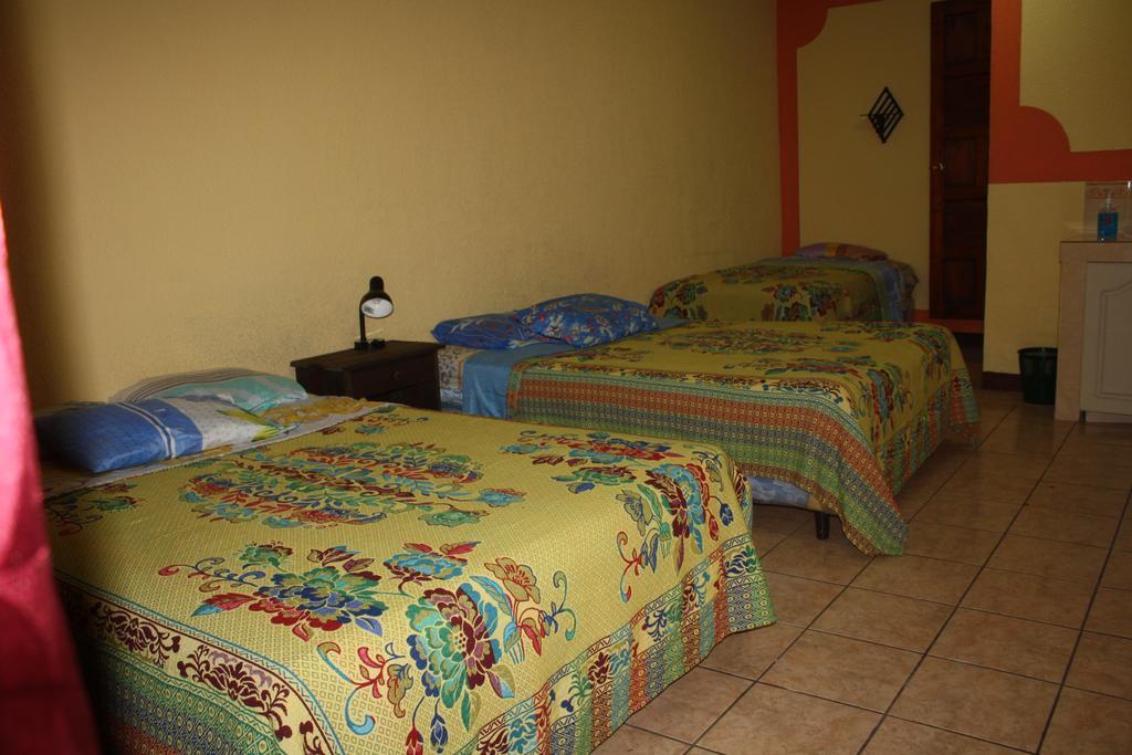 Hotel Kasa Kamelot Quetzaltenango Bagian luar foto