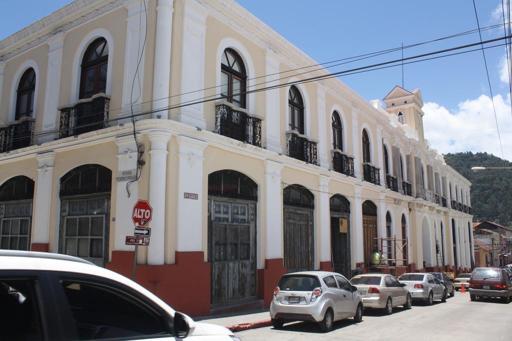 Hotel Kasa Kamelot Quetzaltenango Bagian luar foto
