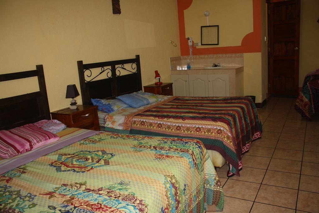 Hotel Kasa Kamelot Quetzaltenango Bagian luar foto