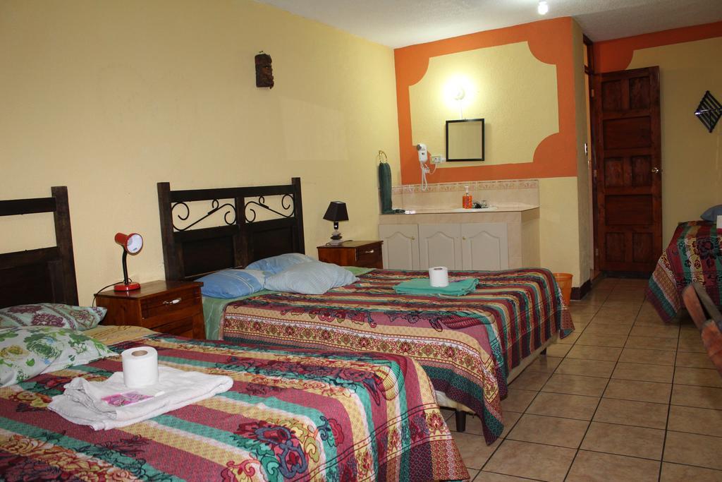 Hotel Kasa Kamelot Quetzaltenango Bagian luar foto