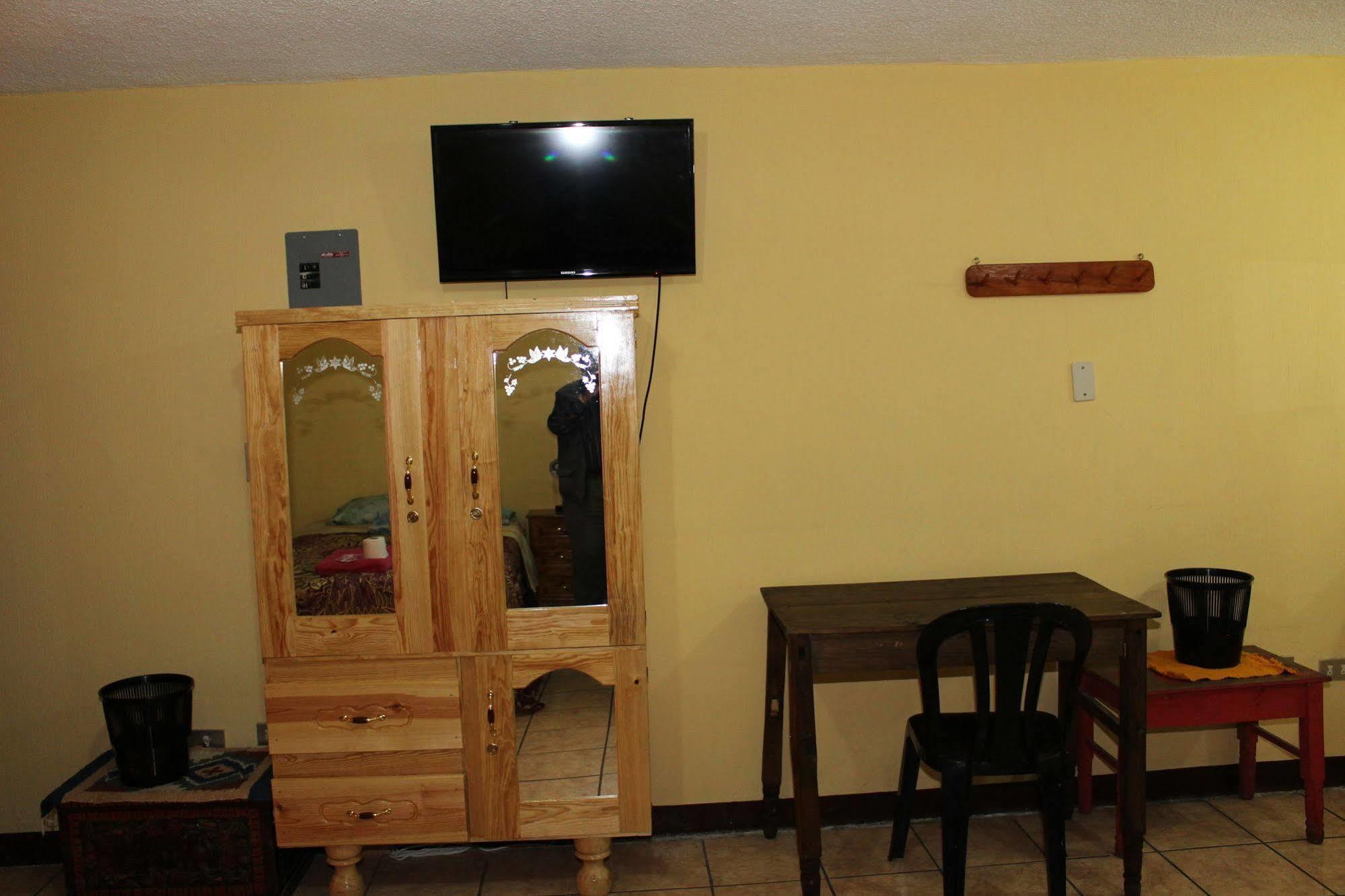 Hotel Kasa Kamelot Quetzaltenango Bagian luar foto