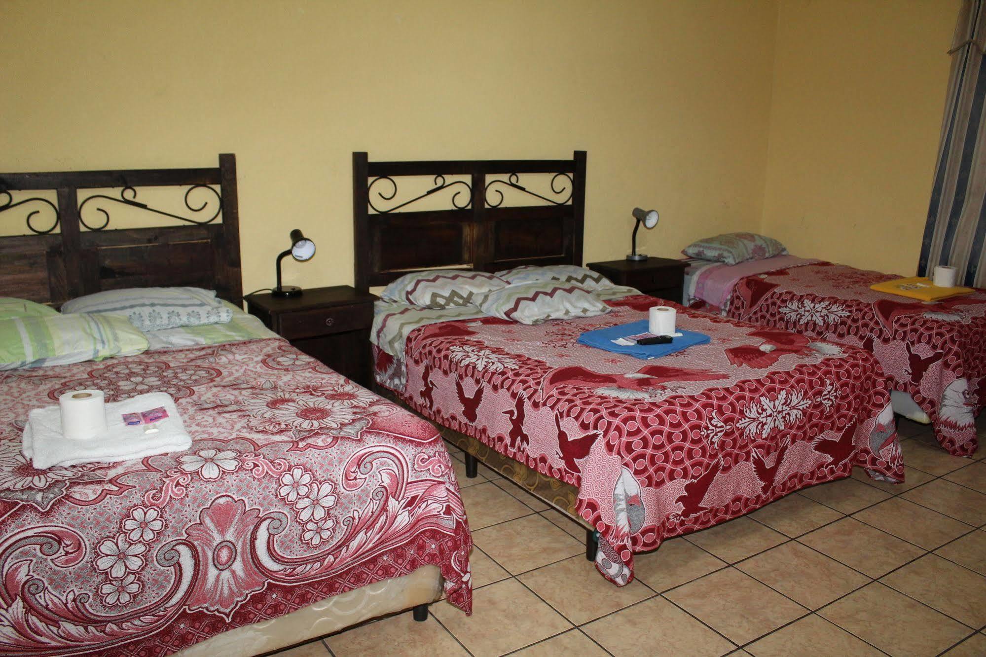 Hotel Kasa Kamelot Quetzaltenango Bagian luar foto
