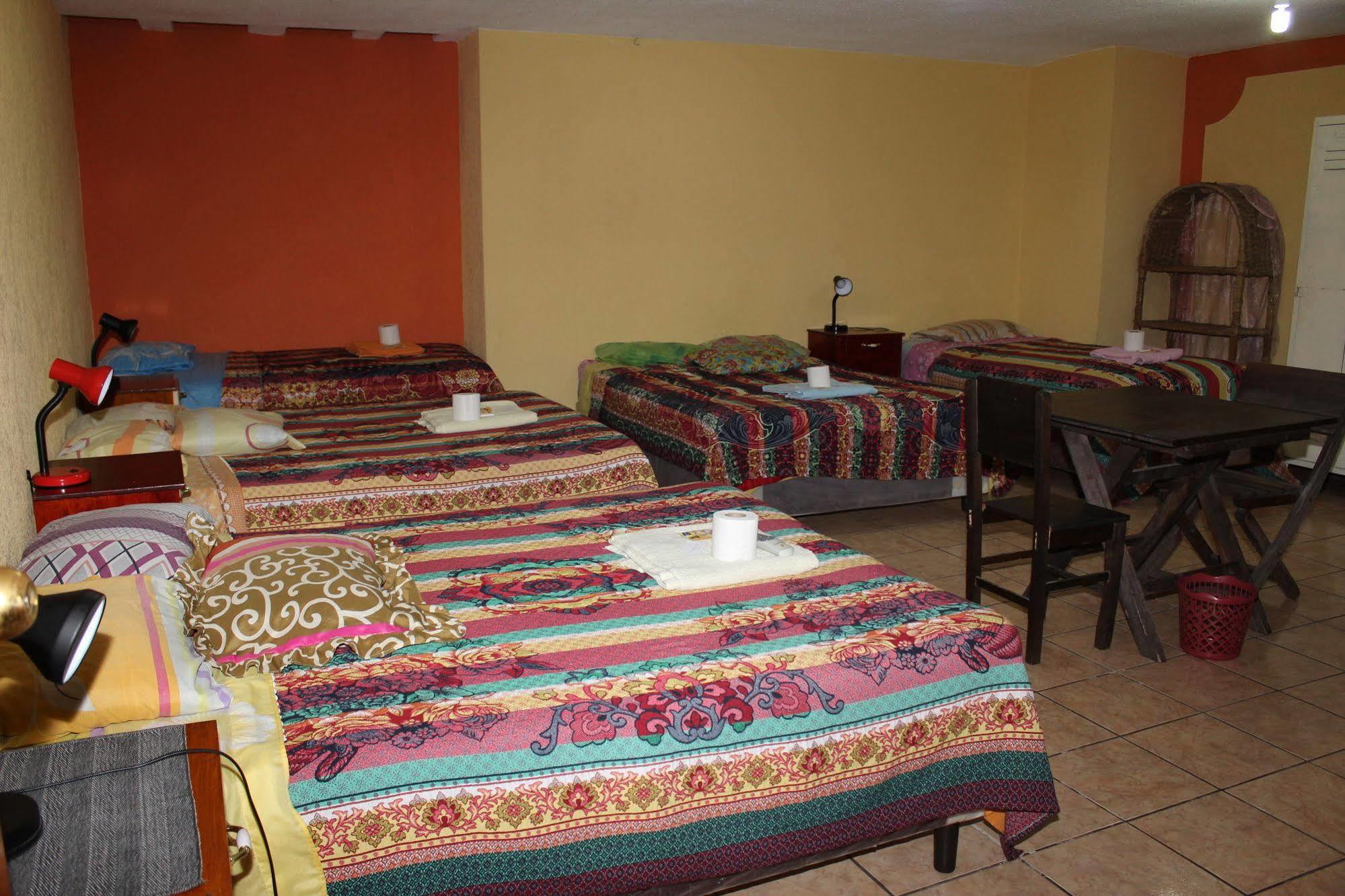 Hotel Kasa Kamelot Quetzaltenango Bagian luar foto