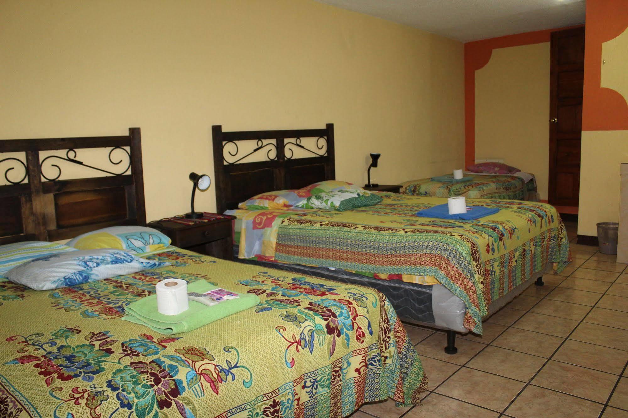 Hotel Kasa Kamelot Quetzaltenango Bagian luar foto