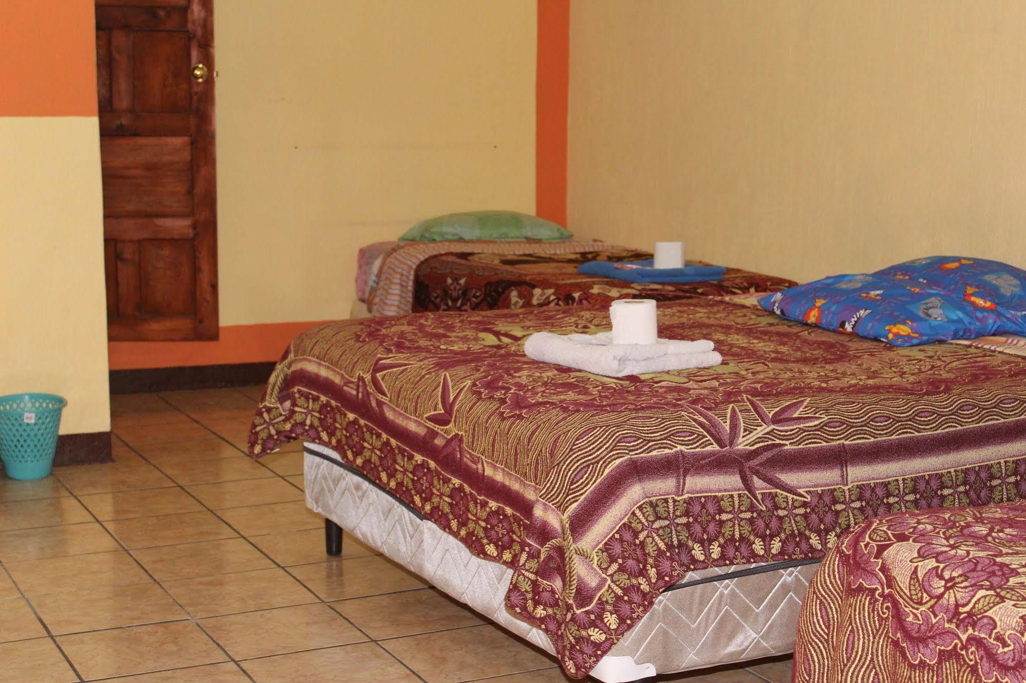 Hotel Kasa Kamelot Quetzaltenango Bagian luar foto