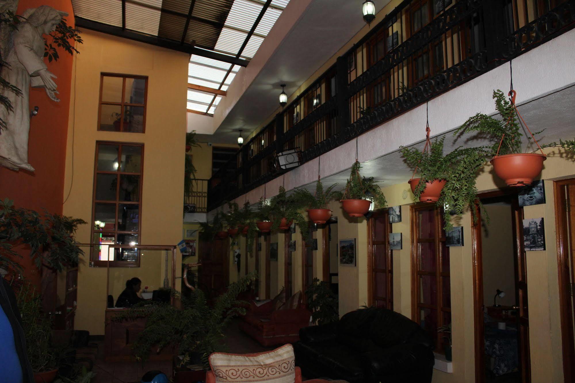 Hotel Kasa Kamelot Quetzaltenango Bagian luar foto