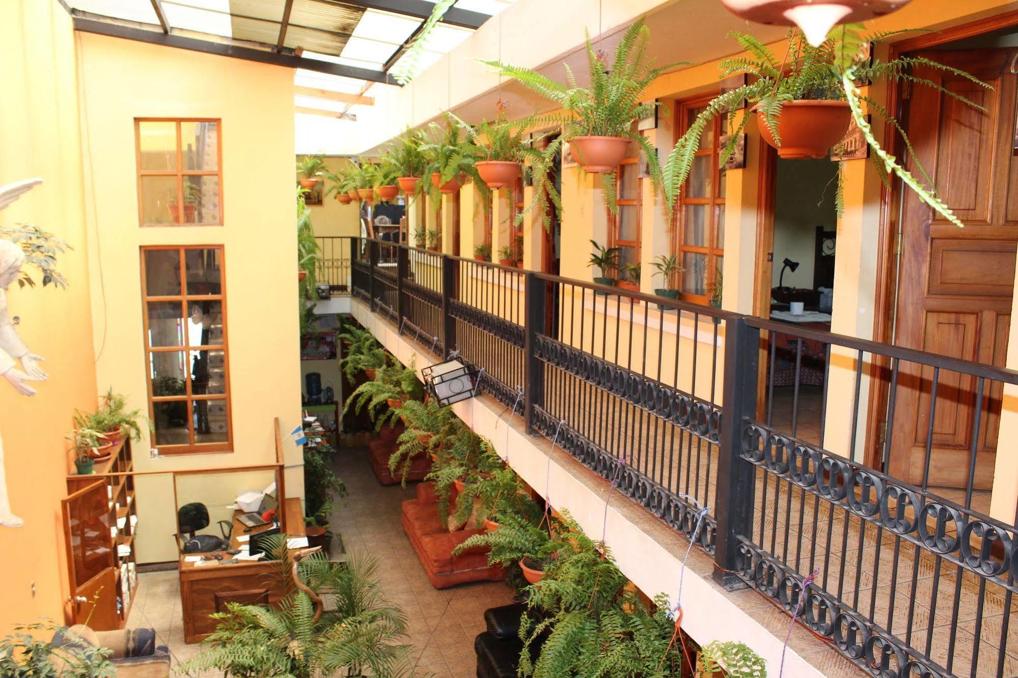 Hotel Kasa Kamelot Quetzaltenango Bagian luar foto