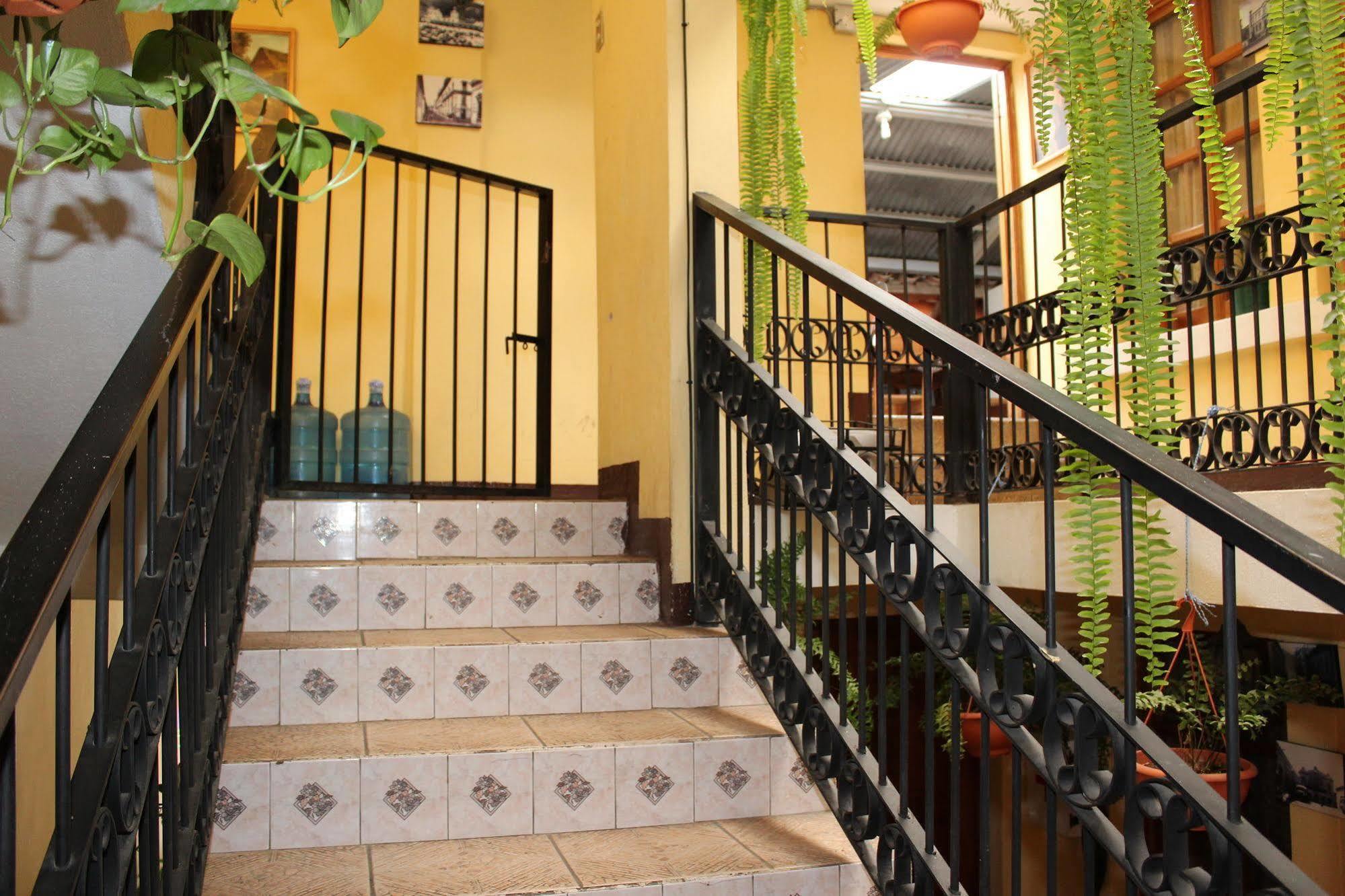 Hotel Kasa Kamelot Quetzaltenango Bagian luar foto
