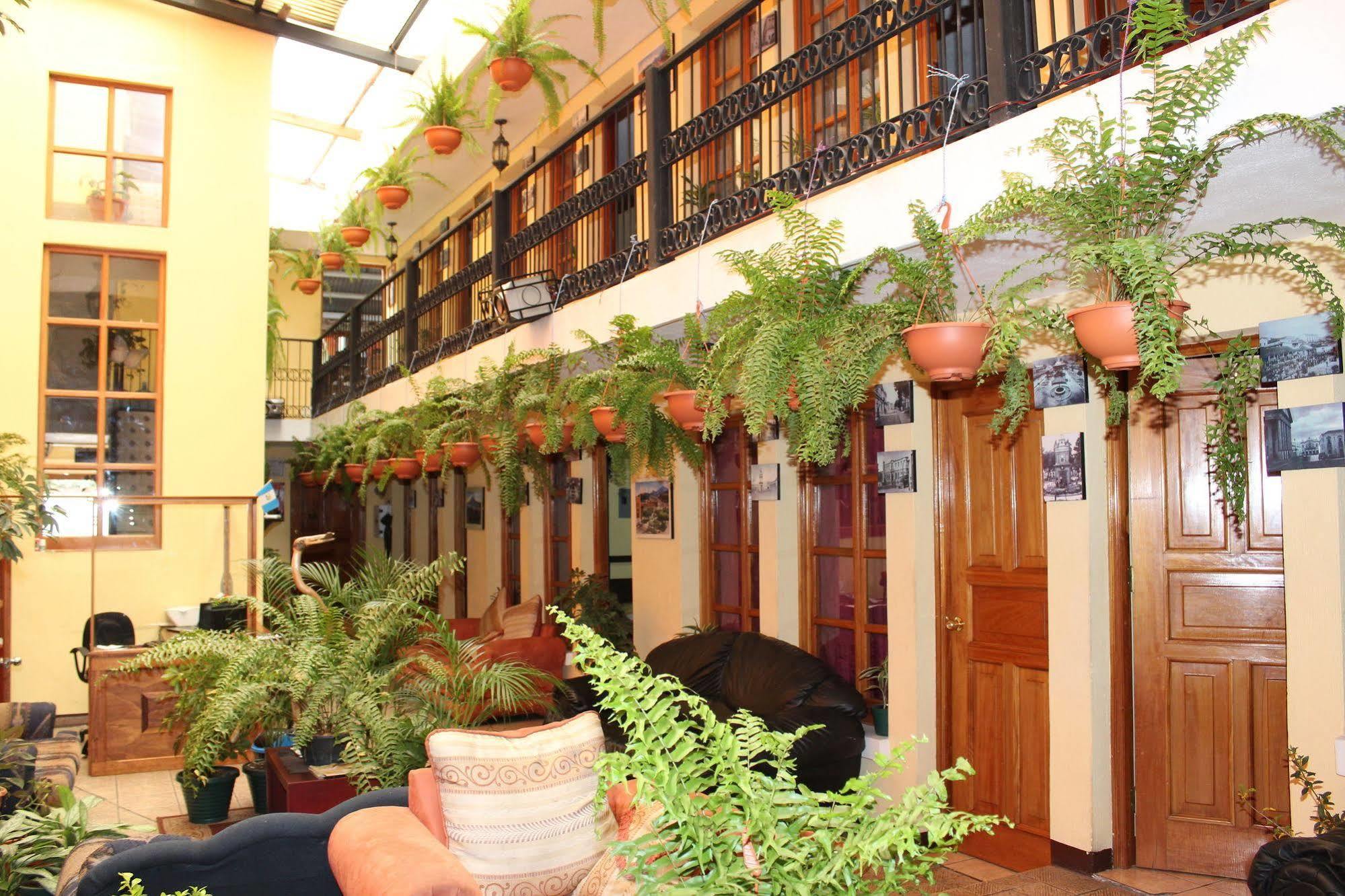 Hotel Kasa Kamelot Quetzaltenango Bagian luar foto